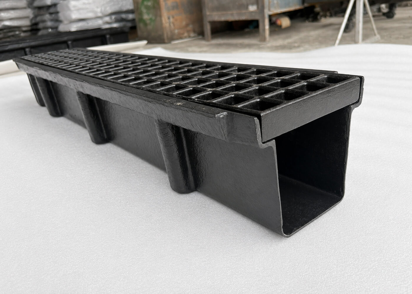 drain-channels-with-grating-gully-cover